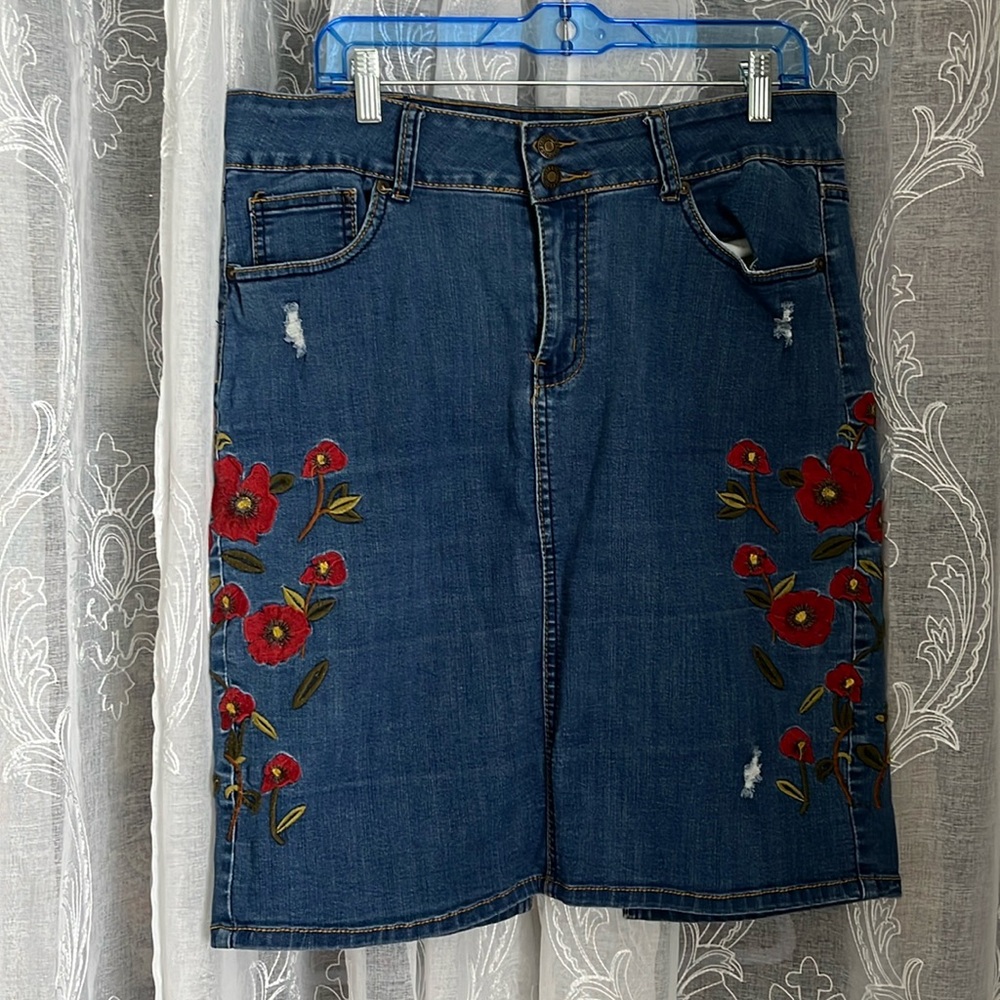 Embroidered denim skirt